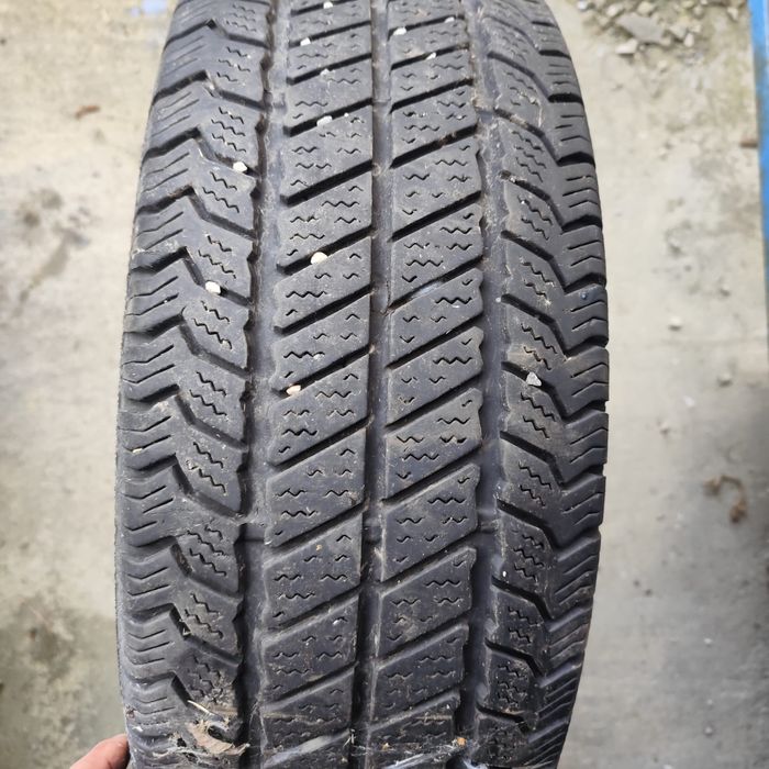 235/65 R16c Barum