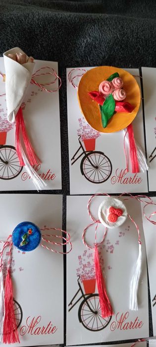 Martisor tip brosa lucrat manual (martisoare)