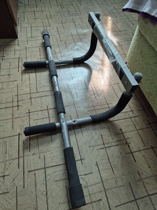 Турник на дверь.