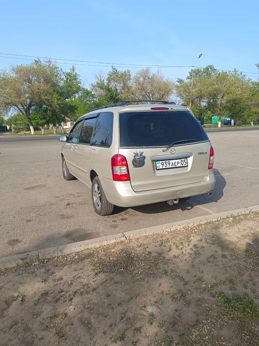 Мазда мпв 2000год.