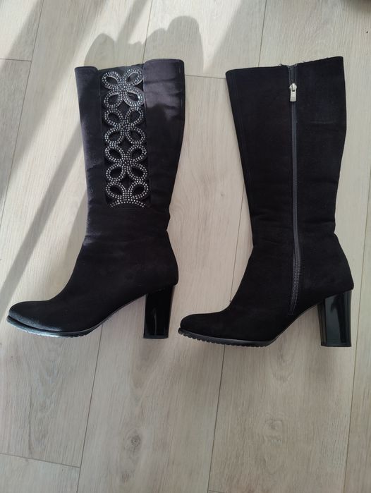 Продам женские сапоги