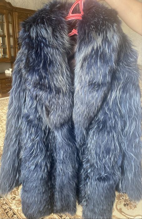 Роскошная шуба из енота.