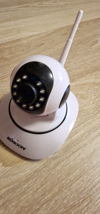 Camera color CCTV care este controlata prin intermediul telefonului