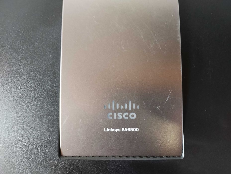 3 броя рутери Linksys (не се продават отделно)