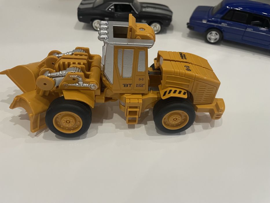 Машинки управялеиая с пульта молния маквин