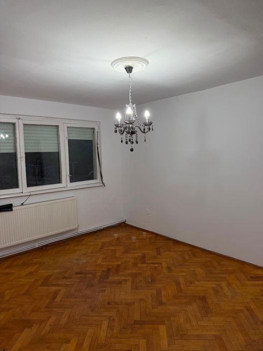 VÂND apartament cu 3 camere