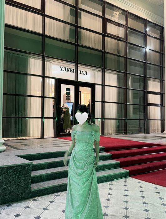 Продаю красивое вечернее платье