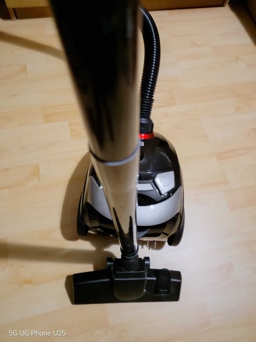 Продавам прахосмукачка Neo .