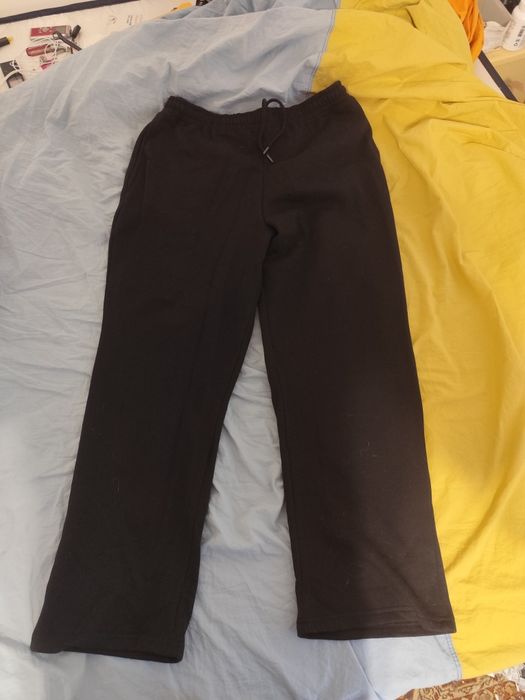Pantaloni trening noi