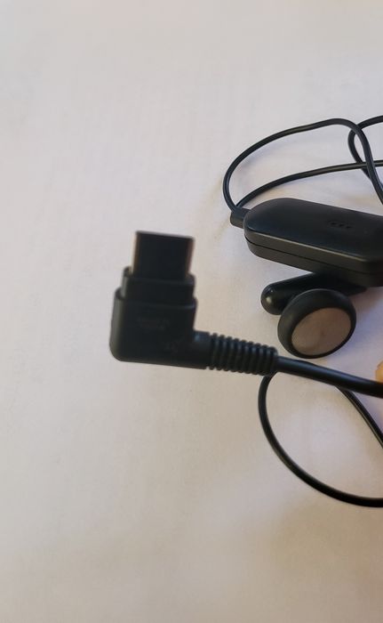 2 броя слушалки марка "Самсунг".