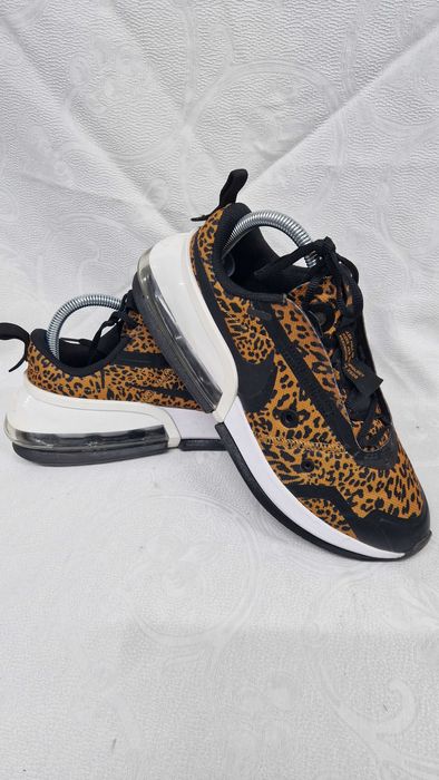 Оригинални дамски маратонки- Nike Air Max Up