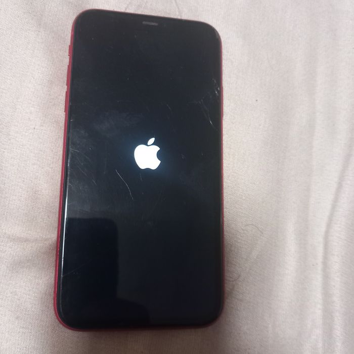 Vand iphone 11 putin fisurat