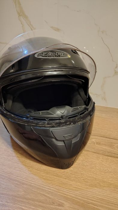 Cască moto flip up  ochelari soare integrați.