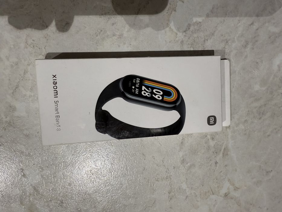 Срочно продаю Mi band 8