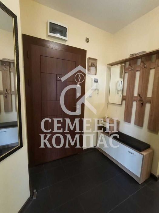Тристаен апартамент в Кючук Париж