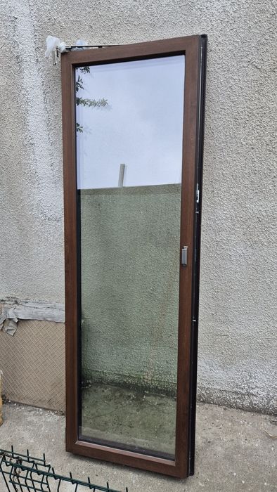 Ușa QFort tripan termopan PVC tâmplărie culoare nuc