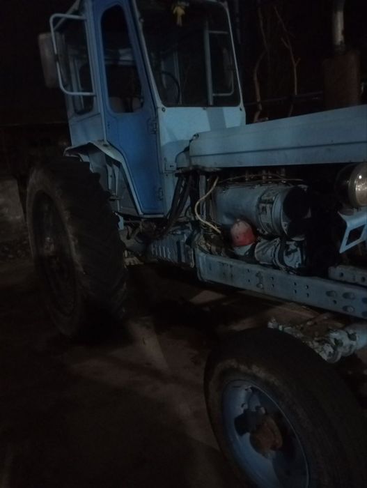 Traktor sotiladi 28