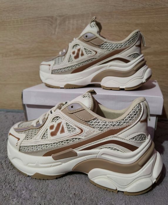 Adidași noi de damă
