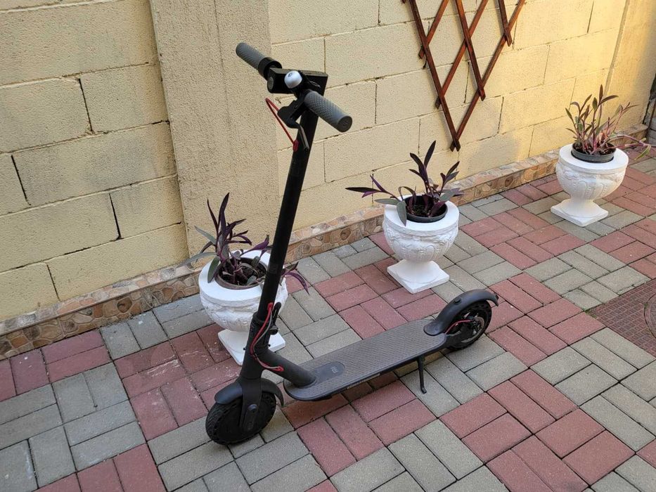 Xiaomi M365 Trotinetă Electrică – Stare Bună