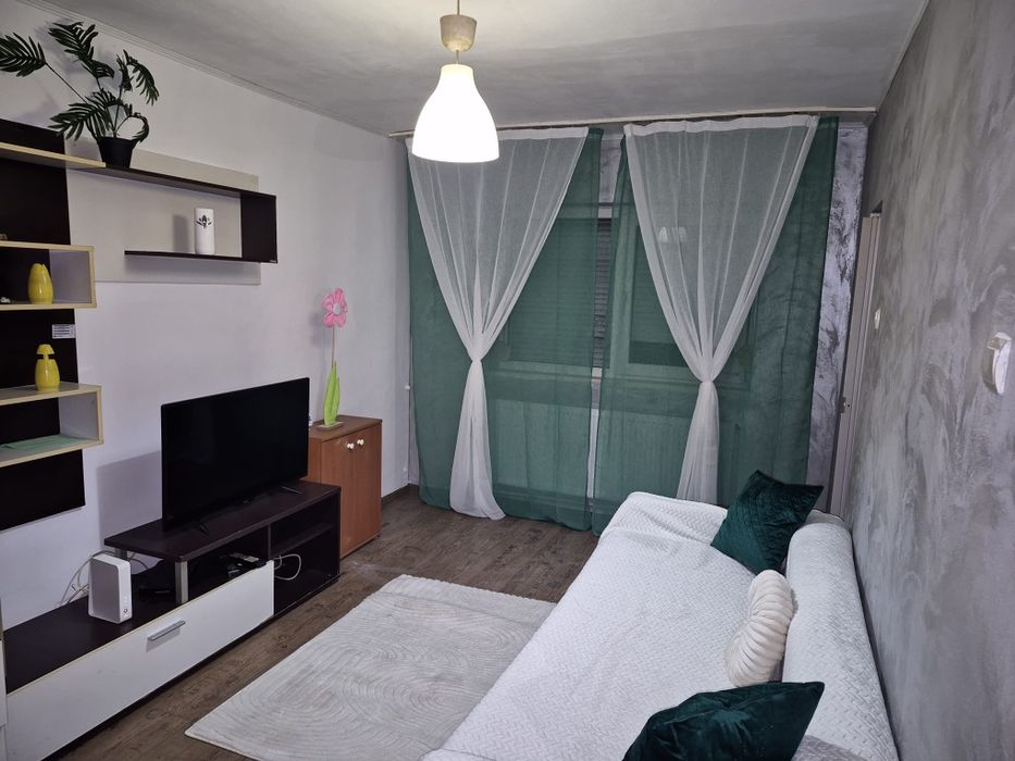 Închiriez garsonieră