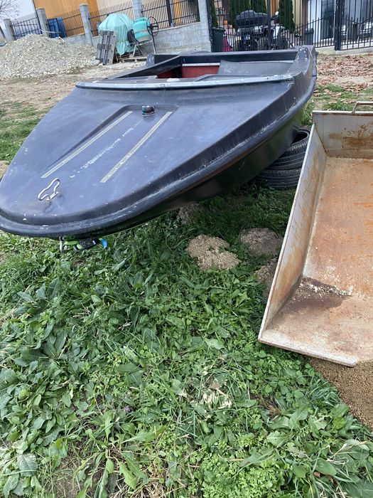 Vand barca fibra. Lacul Surduc