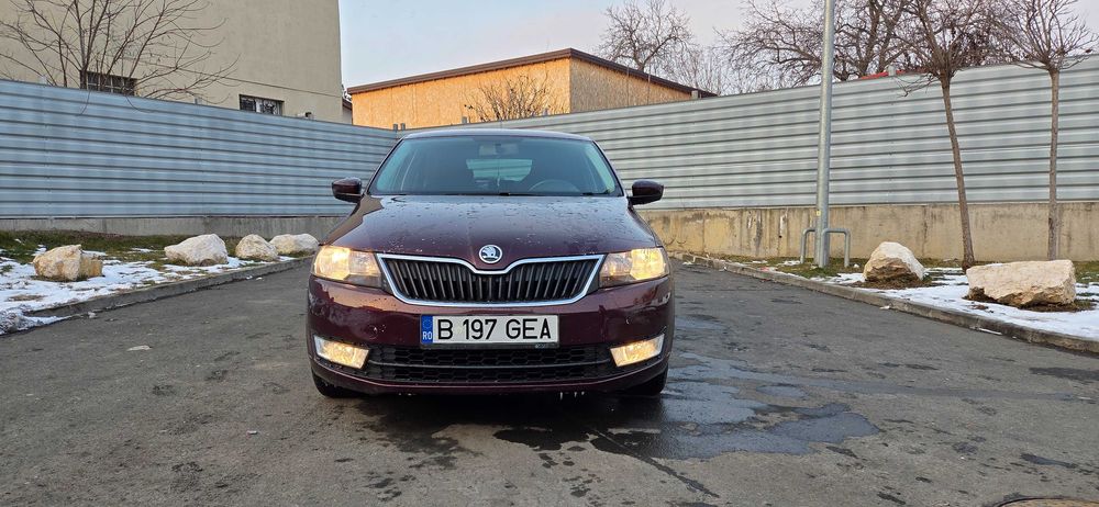 Skoda Rapid  > culoare visinie  > 105 cai  > 113 500 km > an 2013