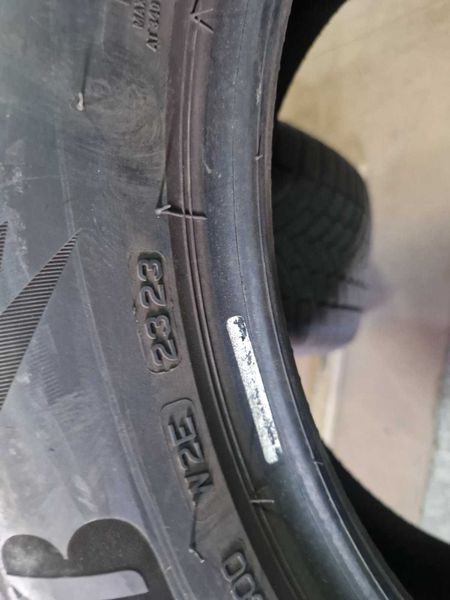 2 Bridgestone R18 225/55
зимни гуми 
DOT2323