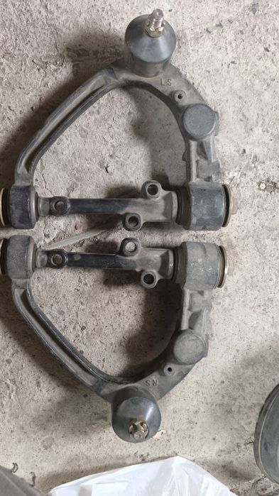 Рычаг на Тайота Хайс