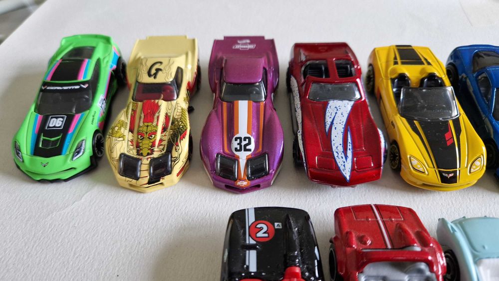 лот от 17 колички hot wheels, matchbox, 1:64
