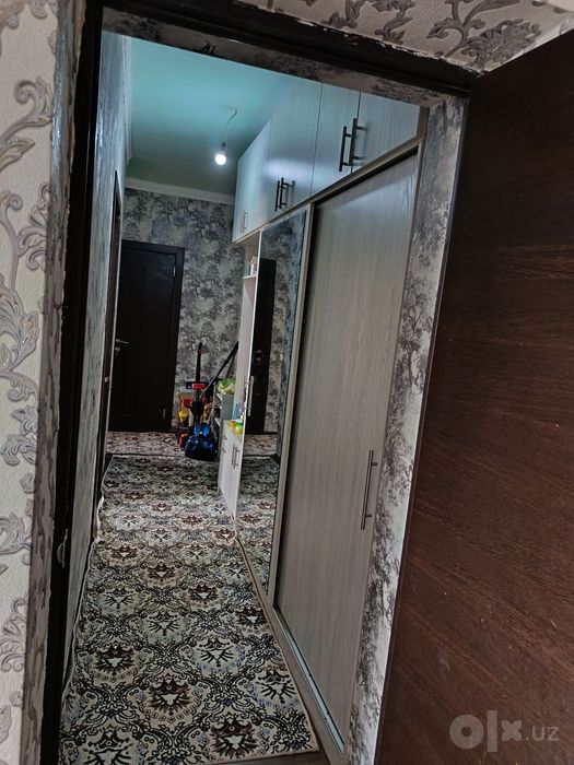 Qorasuvda 7 qavatli dom  2 xonali zudlik bilan Sotiladi