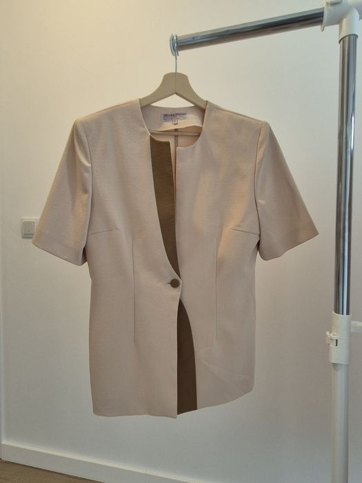 Costum Sarafan si Sacou mânecă scurta mărime M culoare bej cu pantofi