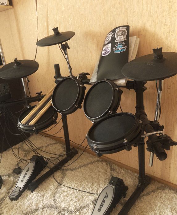 Барабанная установка Alesis