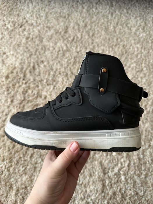 Продам туфли и кроссовки