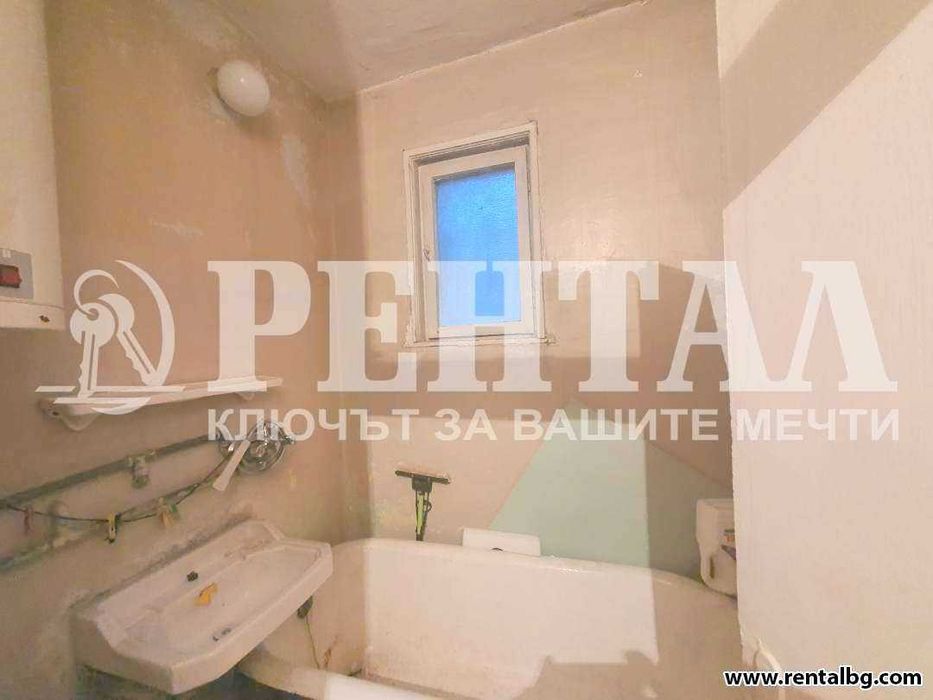 Продава се Тристаен апартамент в Пловдив, Кючук Париж - 85 кв.м за 1077 €/кв.м - Снимка #15