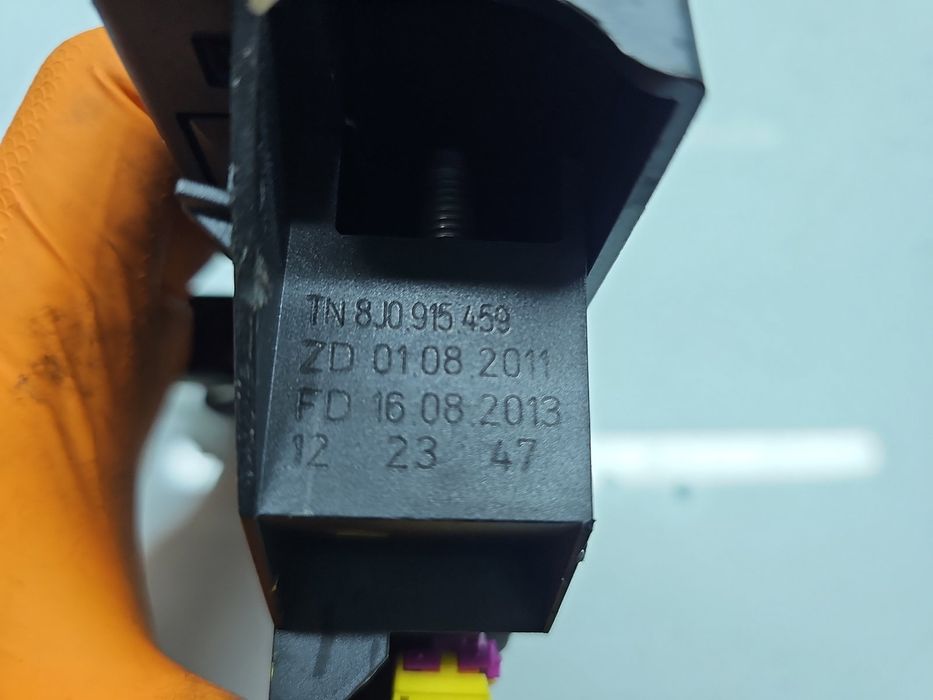 Borna baterie (+) cu capsa AUDI A6 (4G2, C7) [Fabr 2012-2017] 8J091545