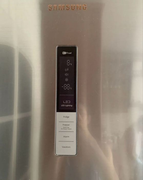 Холодильник Samsung