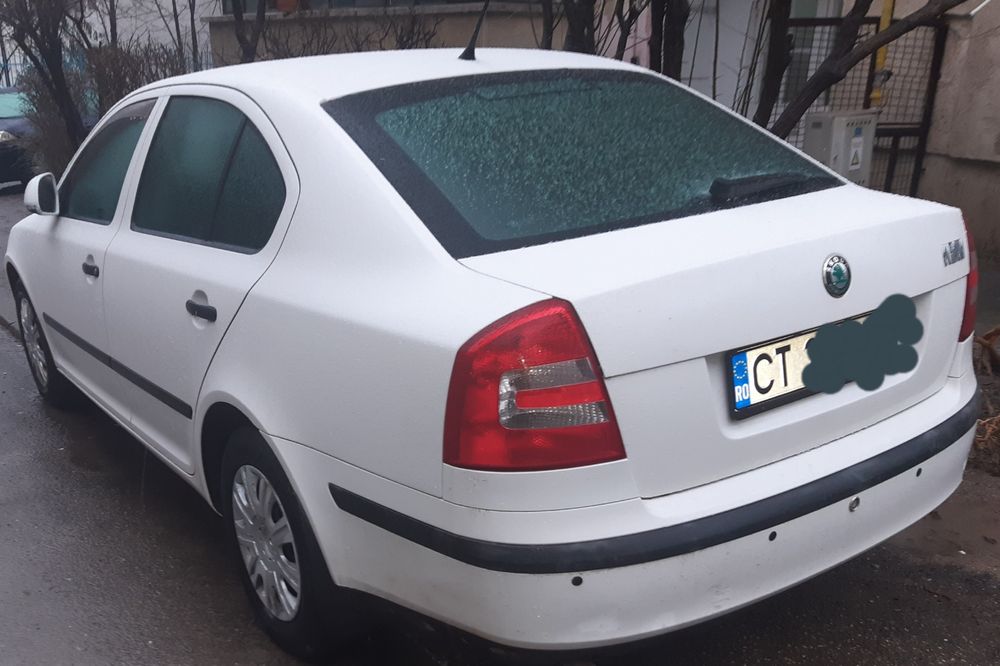 Vând Skoda Octavia 2- bine intretinuta
