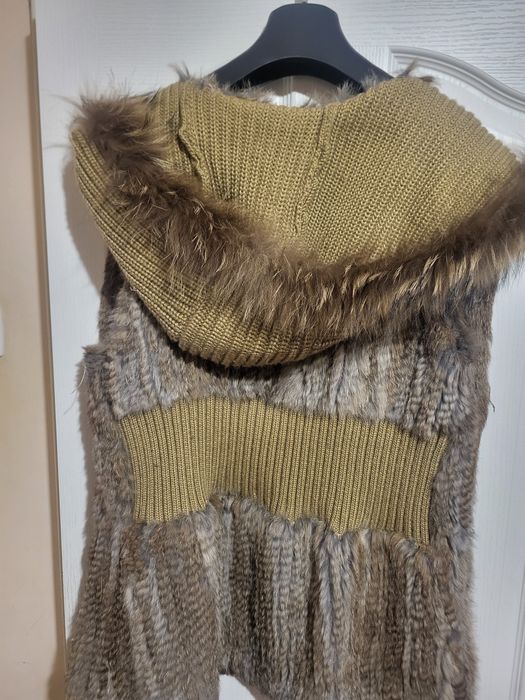 Елек от заек и яка от лисица