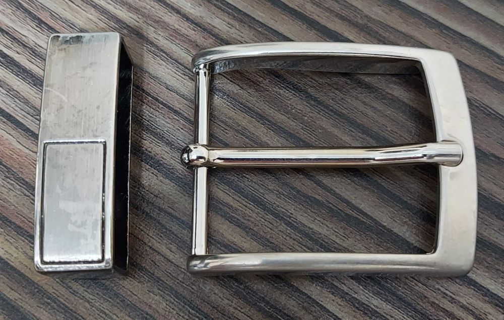 Ремни и пряжки разные