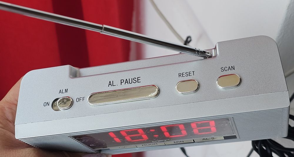 Ceas digital cu Radio