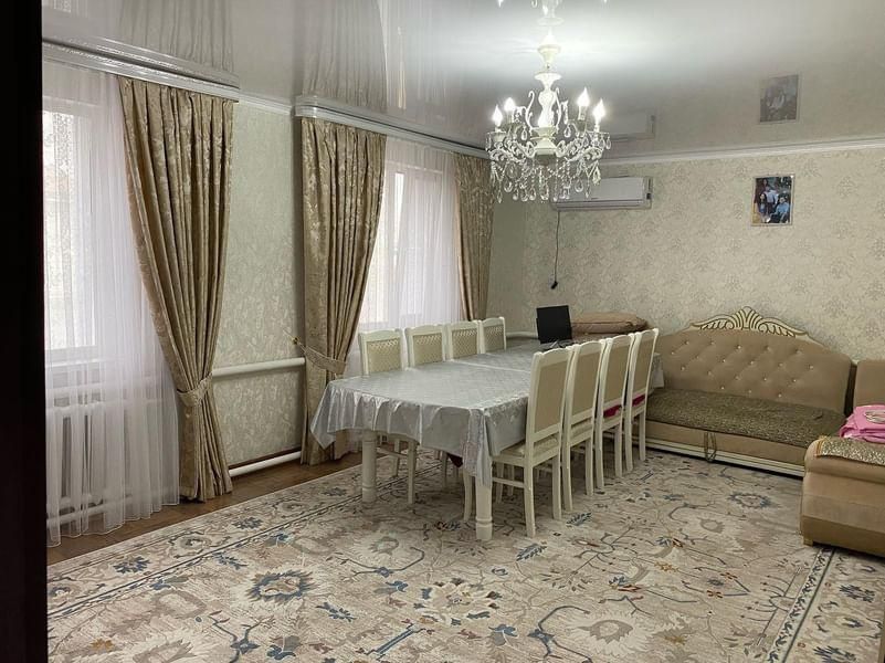 Срочно продам стол с 8стульями