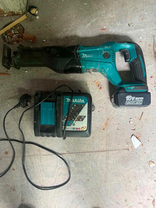 Makita DJR186 18V саблен трион с батерия и зарядно