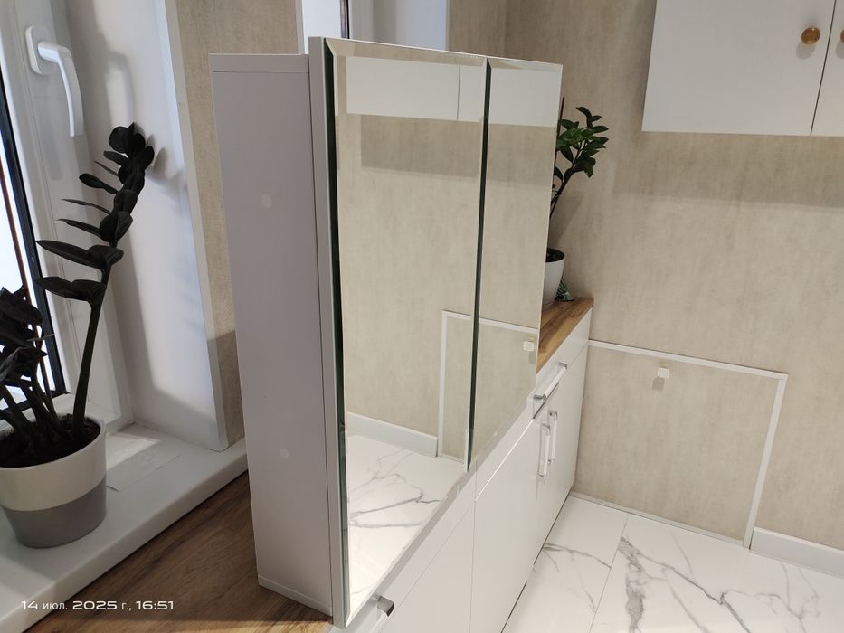 Зеркальный шкафчик шириной 100 см