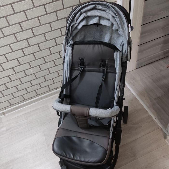 Продам прогулочную коляску