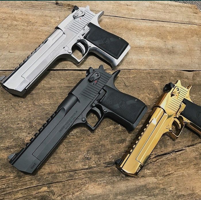 Игрушечный металлический пистолет