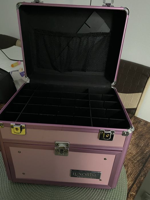 Vând set truse make-up!