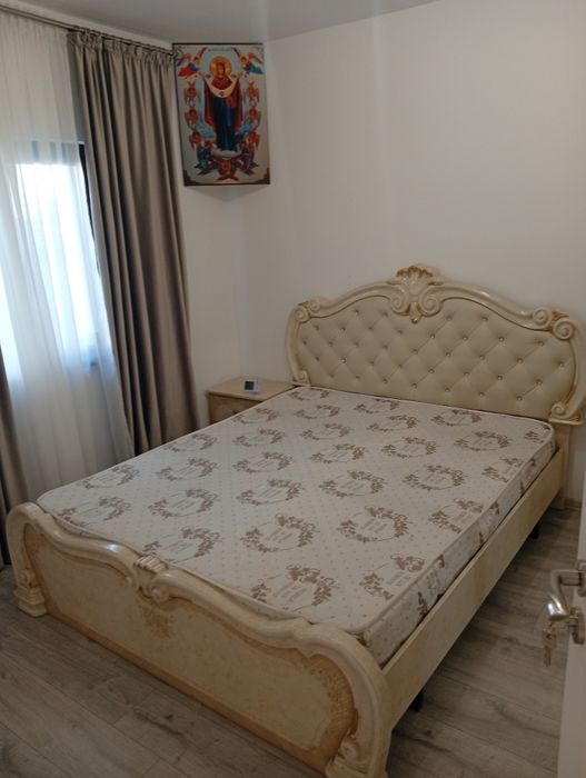 Închiriez casă !