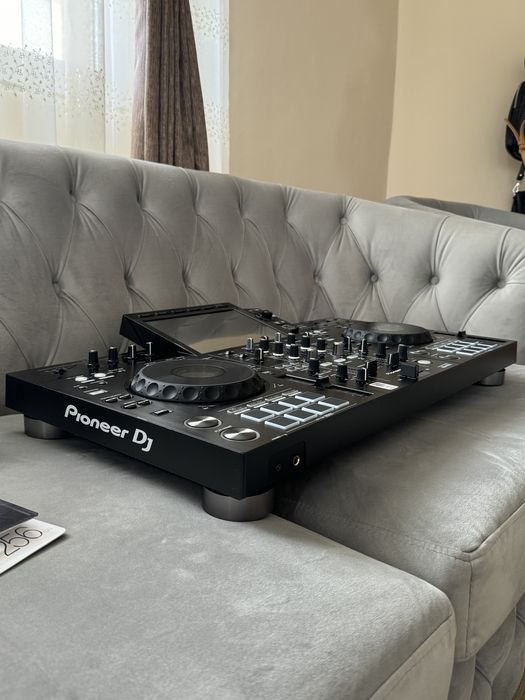 Consolă Pioneer RX3 + Flightcase UDG + 2x Stick Usb