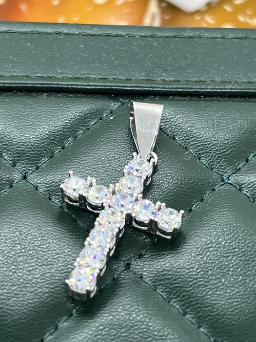 Cruce argint cu pietre de zircoiu