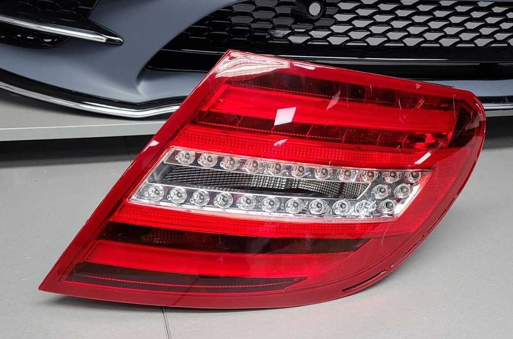 w204 АМГ волан, LED капаци за огледала, LED стопове